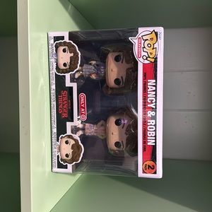 Funko pop Stranger things Nancy and robin